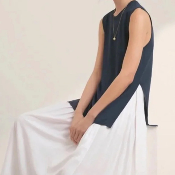 Wilfred Tops - Aritzia Wilfred Palmier Lightweight Side Slit Top Size M